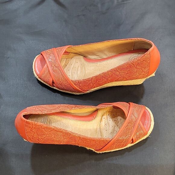 NURTURE WOMEN'S ANTONIA LEATHER WEDGE ESPADRILLE PUMPS - Picture 5 of 14